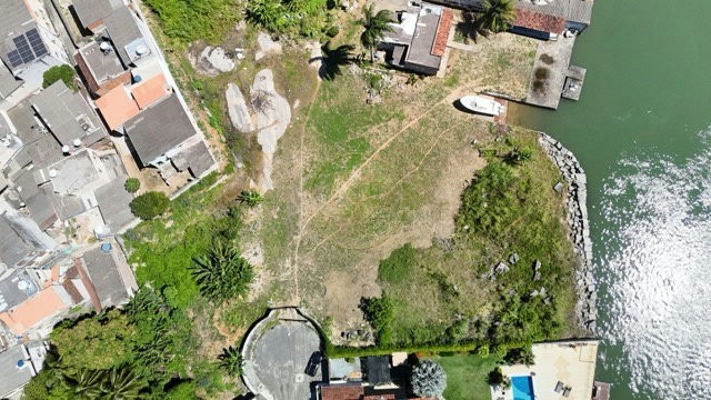 Último Grande Terreno no Canal de Guarapari com 65m de Frente Náutica